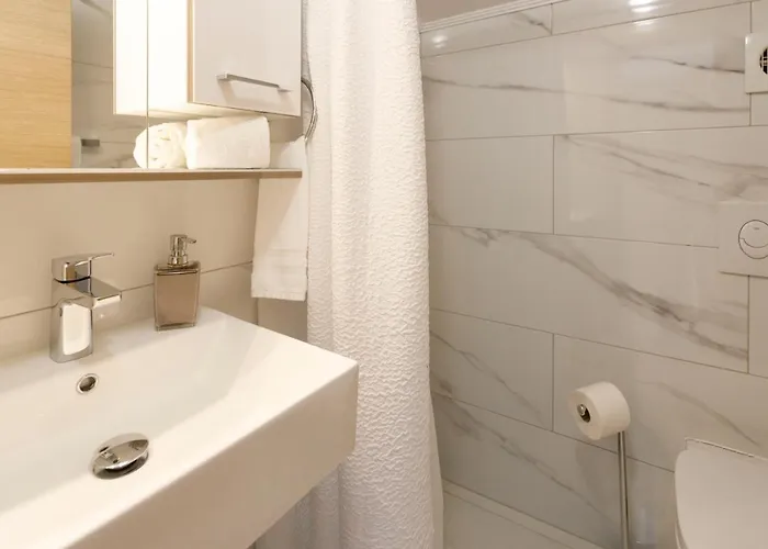 Side Apartment *