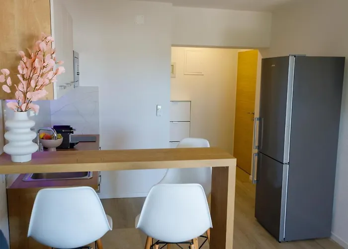 Side Apartment *
