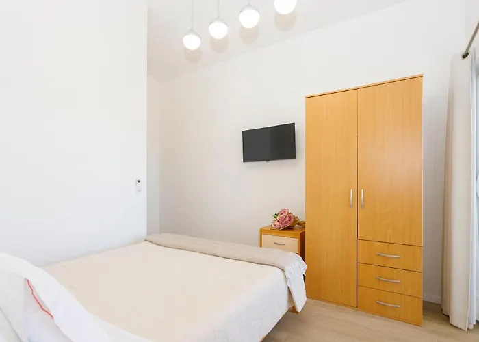Side Apartment *
