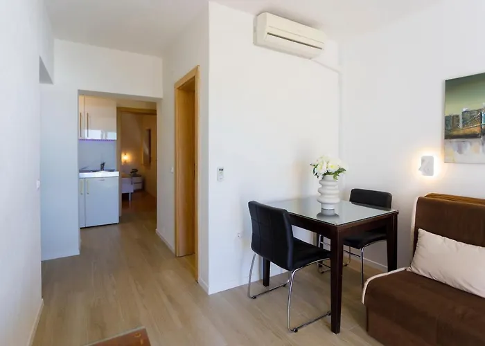 Side Apartment *