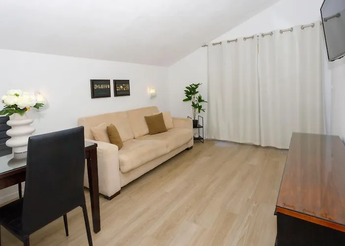 Apartment Side Brela