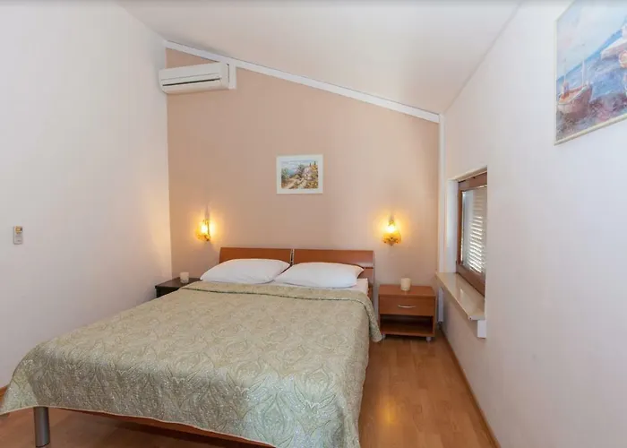 Side Apartment *